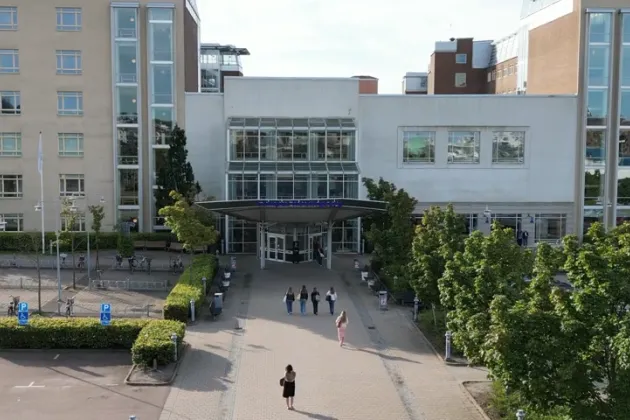 Studenter på väg mot Campus